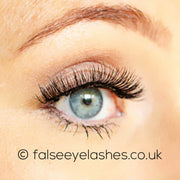 Kiss Blooming Lash - Peony - Model Shot 2